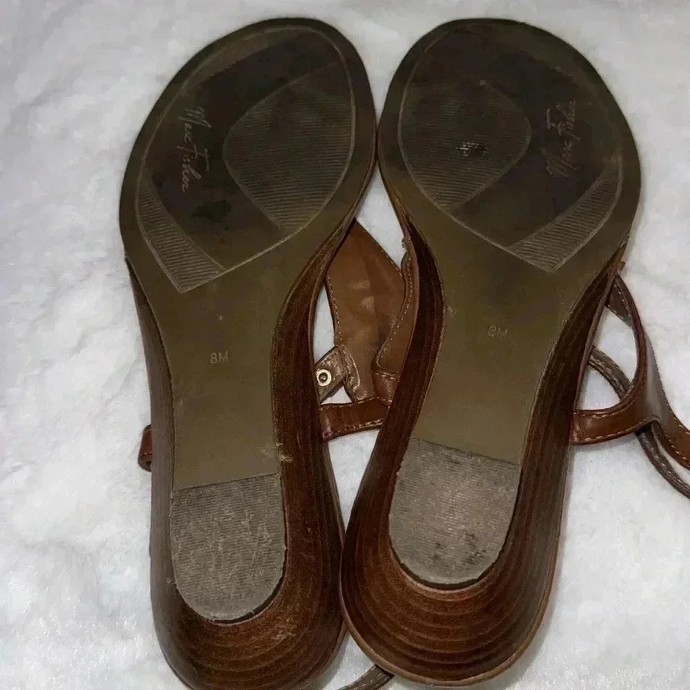 Marc Fisher Tan T-Strap Gold Toe Sandals Size 8 - Picture 5 of 12